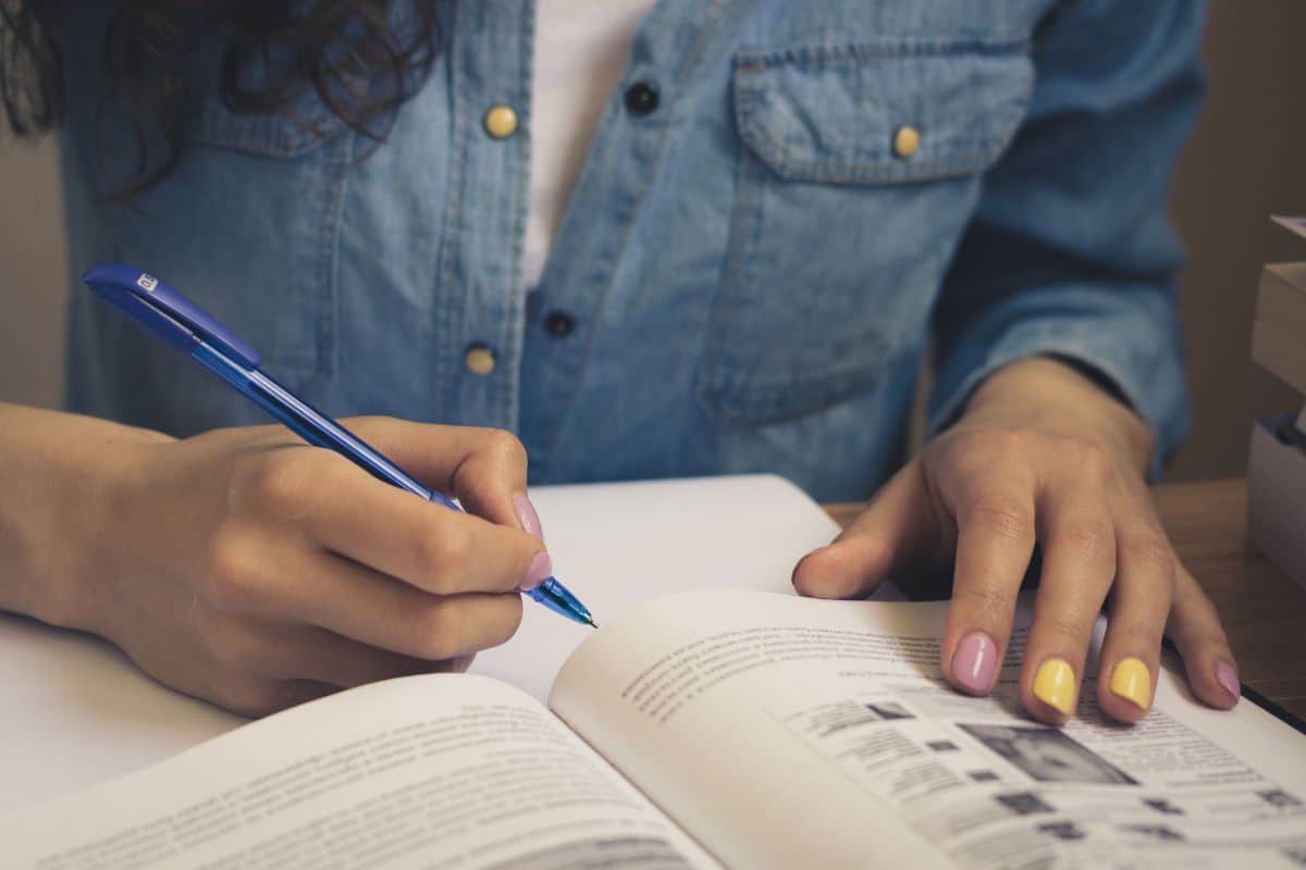 How to Write an Informative Essay (with Examples & Tips)