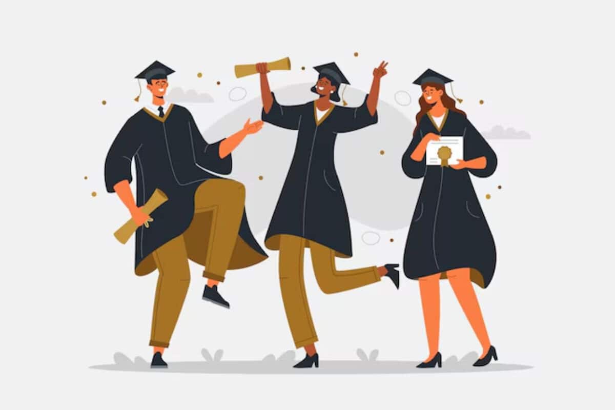 What to Write in a Graduation Card (Examples & Writing Tips)