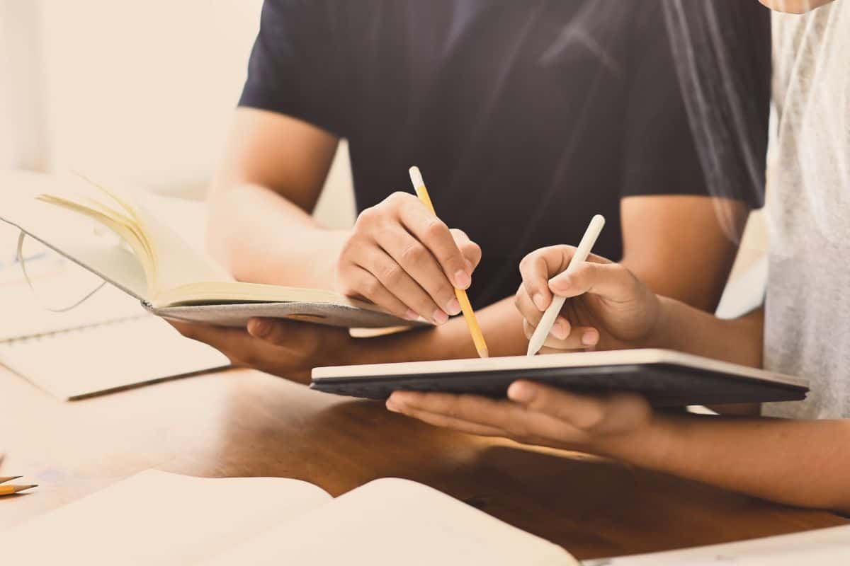 Che cos'è un sostantivo proprio? Imparare con facili esempi