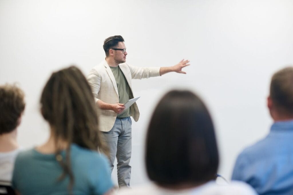 Pronomi intensivi: Definizione, esempi comuni e suggerimenti d'uso 6 Pronomi intensivi: Definizione, esempi comuni e suggerimenti d'uso Pronome intensivo
