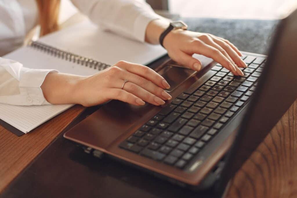 Qu'est-ce qu'un adverbe relatif ? Signification et exemples adverbe relatif