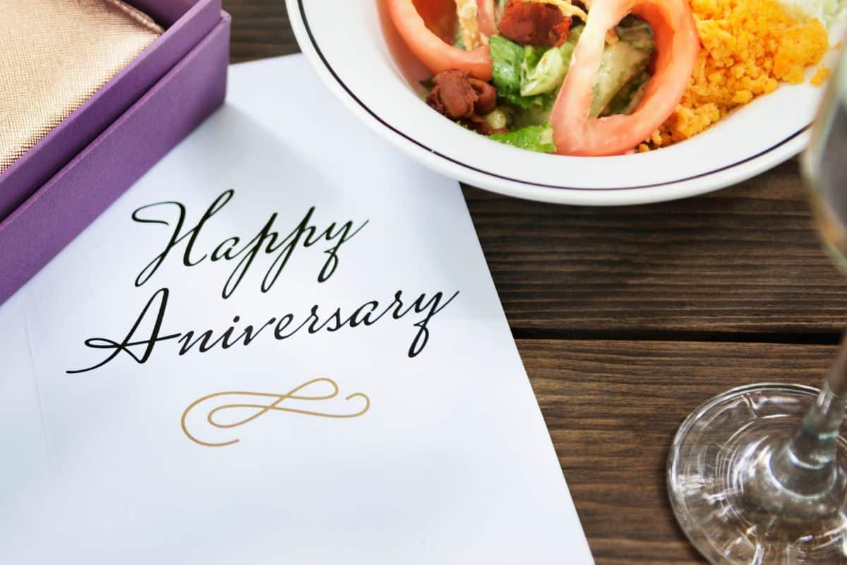 Carte d'anniversaire de mariage, concept de félicitations