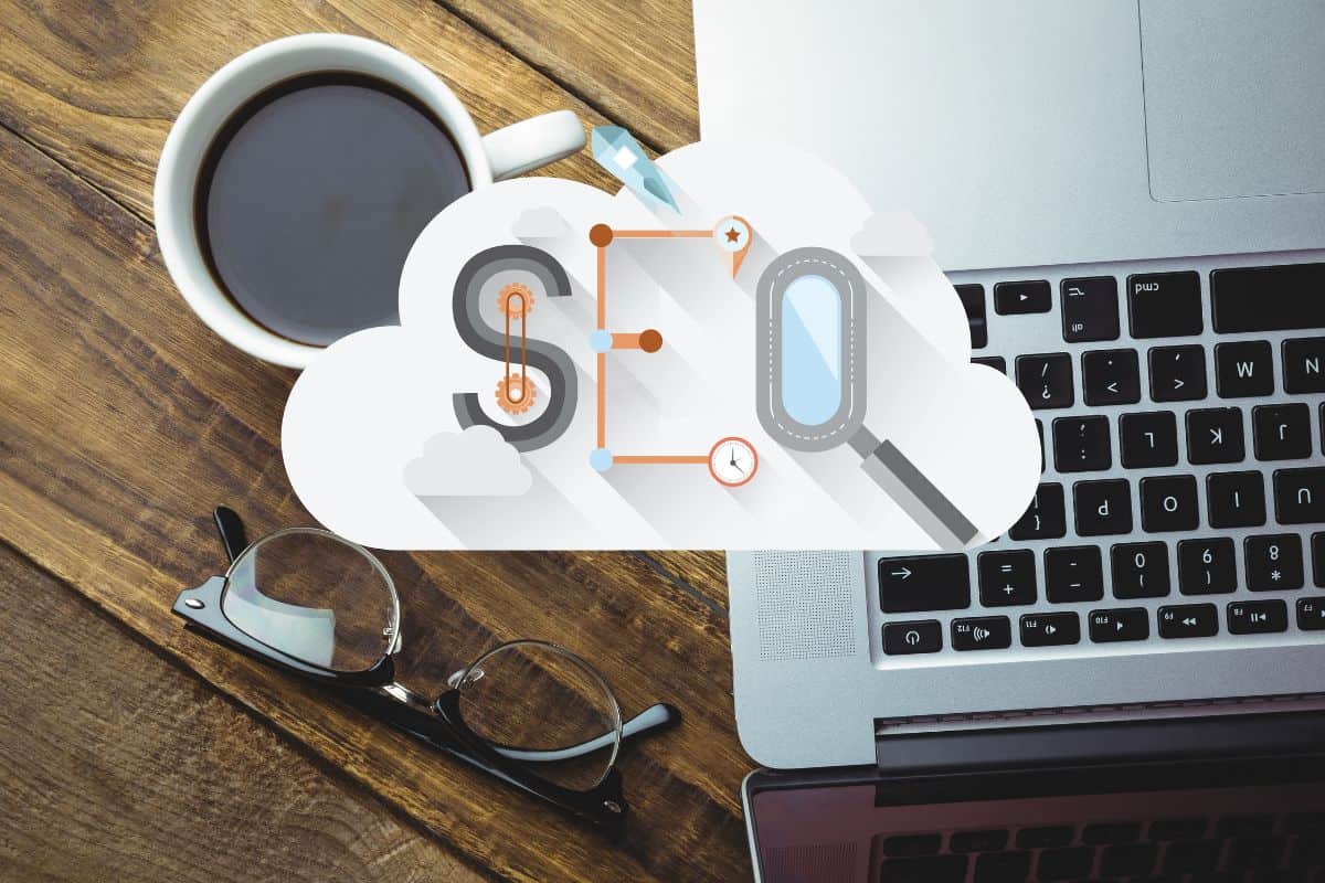 Draufsicht auf eine Wolke mit dem Wort seo