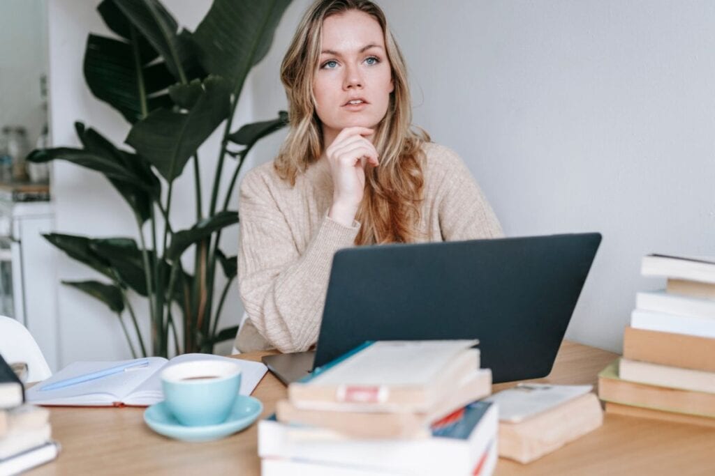 Comment se présenter dans un e-mail (+Exemples) 5 Comment se présenter dans un e-mail (+Exemples) se présenter dans un e-mail