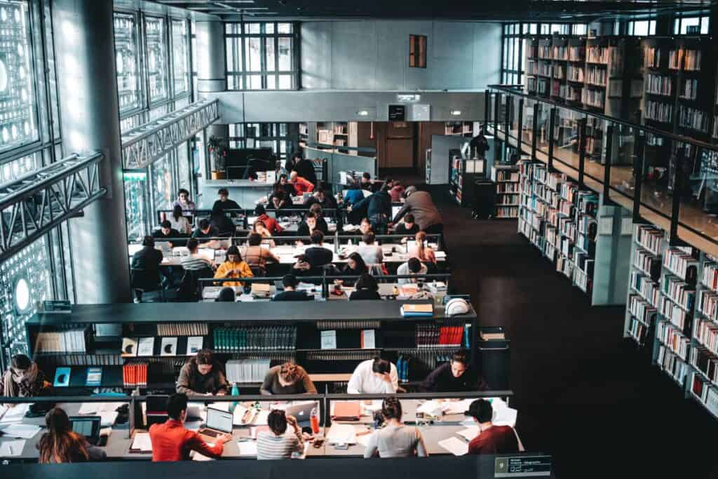 Qual verificador de IA as faculdades usarão em 2025? 6 Que verificador de IA as faculdades usarão em 2025? que verificador de IA as faculdades usarão