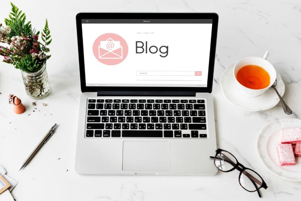 
Online message blog chat communication envelop