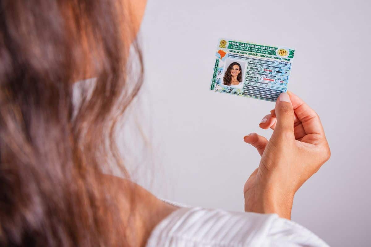 Detecção de identidade falsa: Como detectar e prevenir fraudes