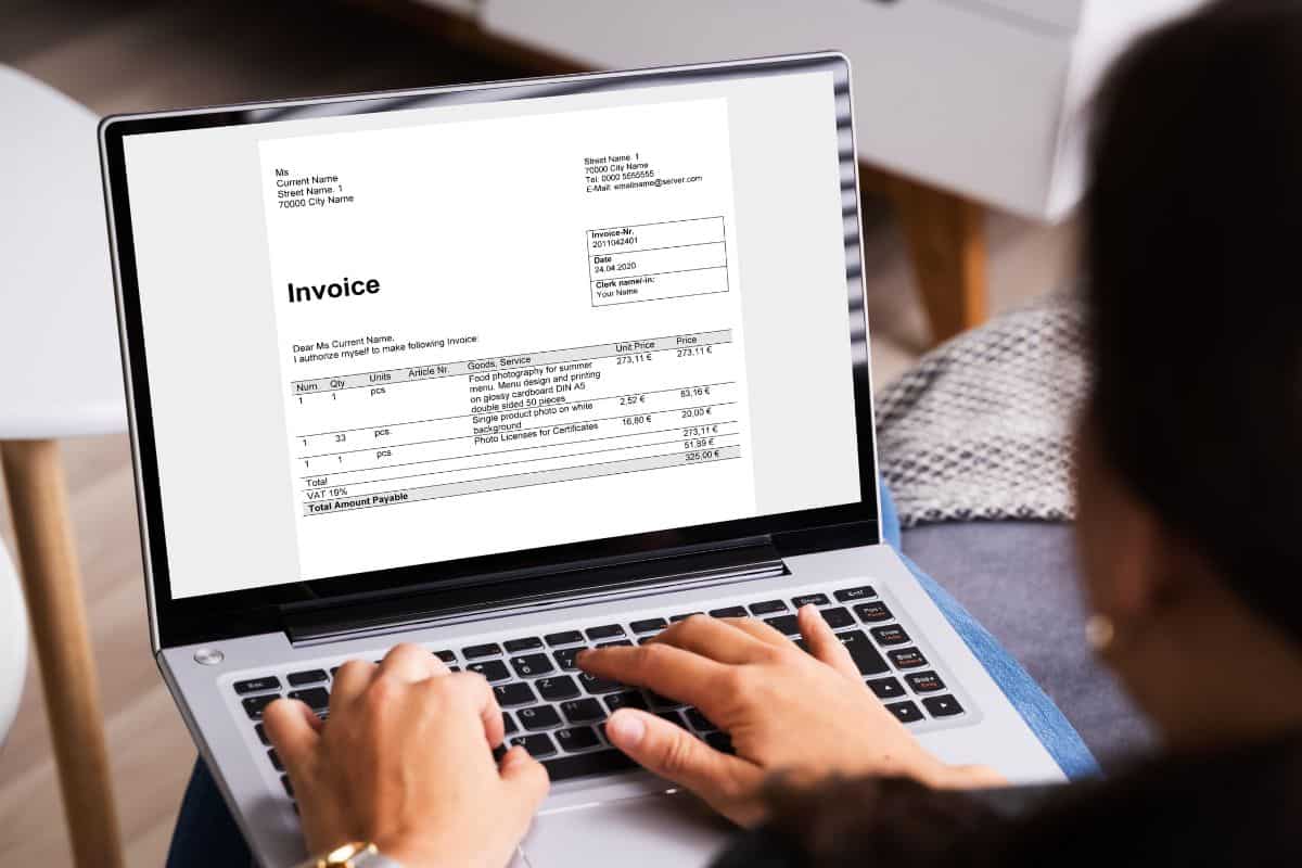 Online invoice management