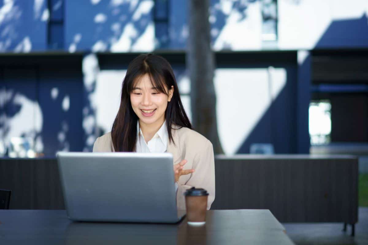 Phrasly AI Überprüfung: Kann es Erkennungstools schlagen?