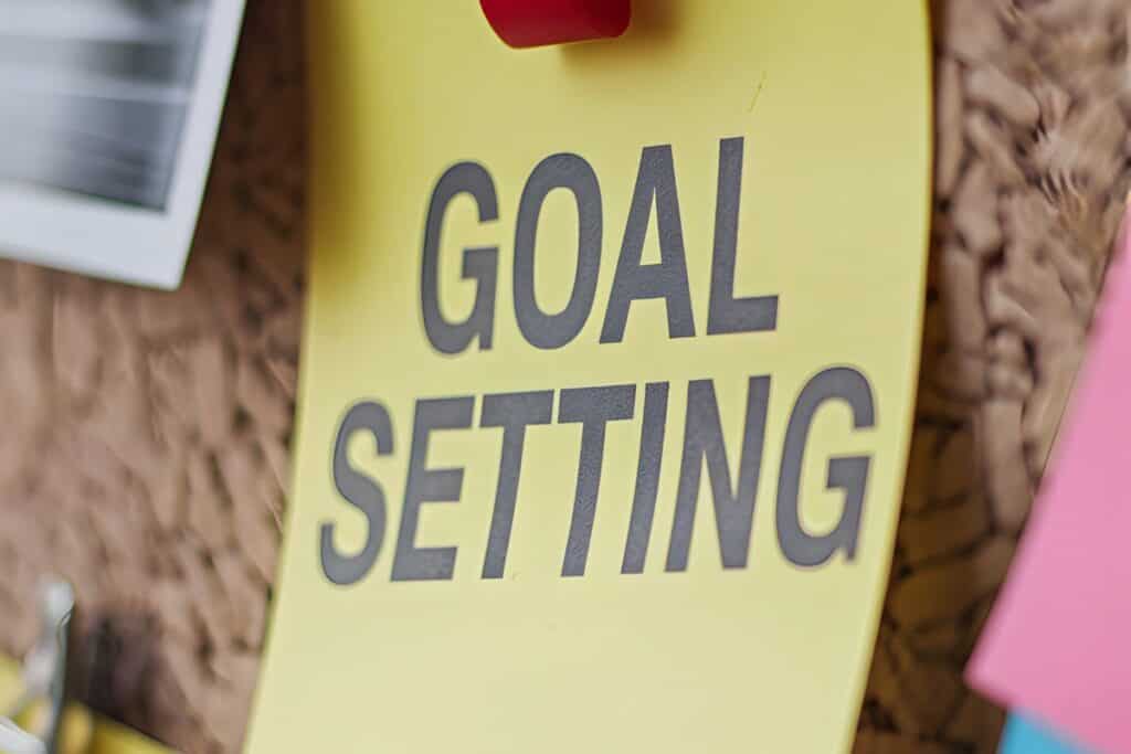 Effektive Strategien zur Zielsetzung, die funktionieren 5 Sticky note with goal setting highlights focus and aspiration mobile wallpaper