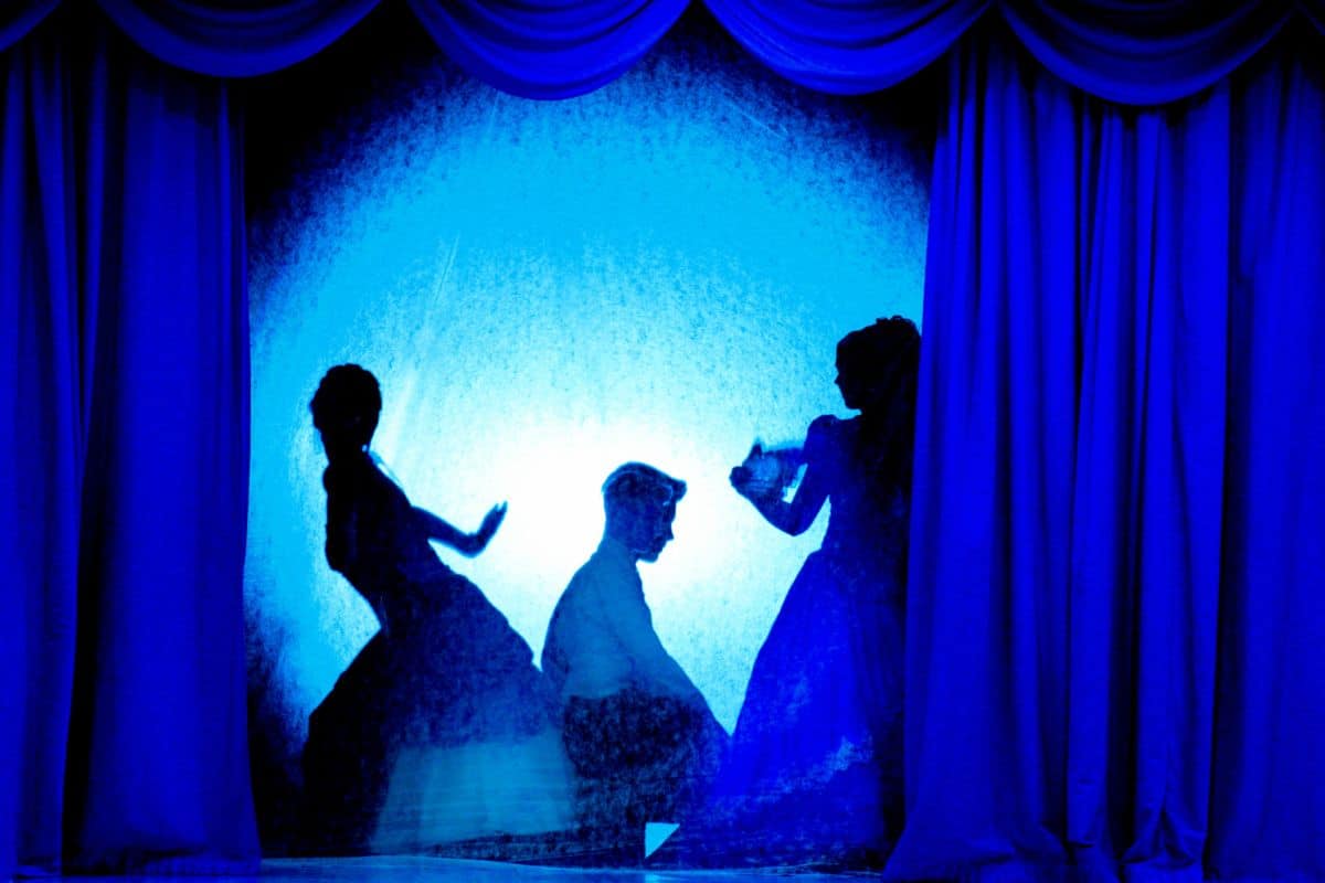 Como citar uma peça de teatro: Guia completo com exemplos