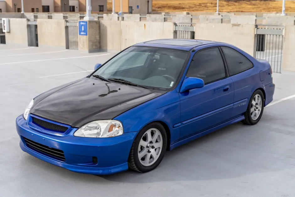 I tested 5 AI image detectors. These are the best in 2026: 10 A photo of a blue car